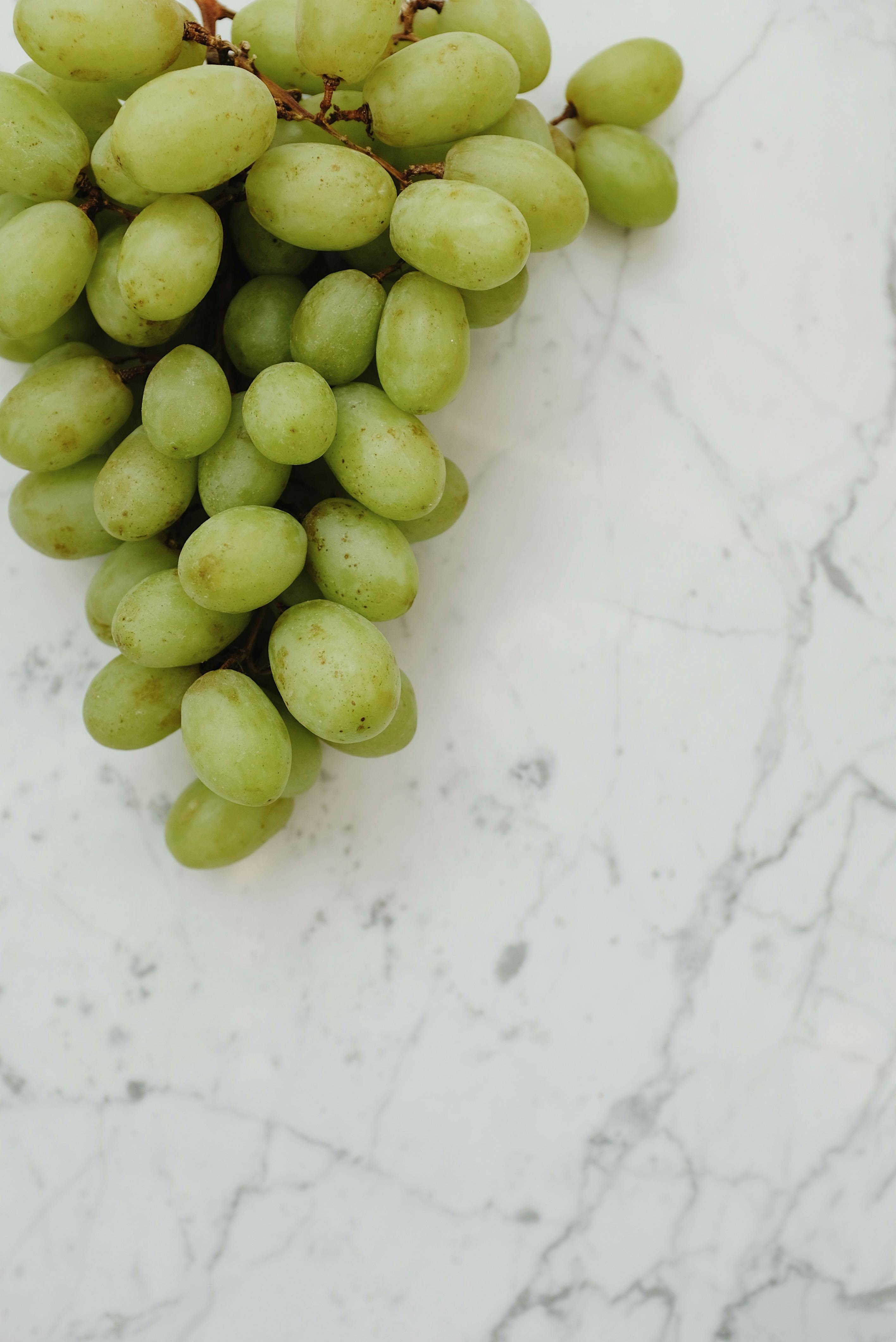 Green seedless grapes